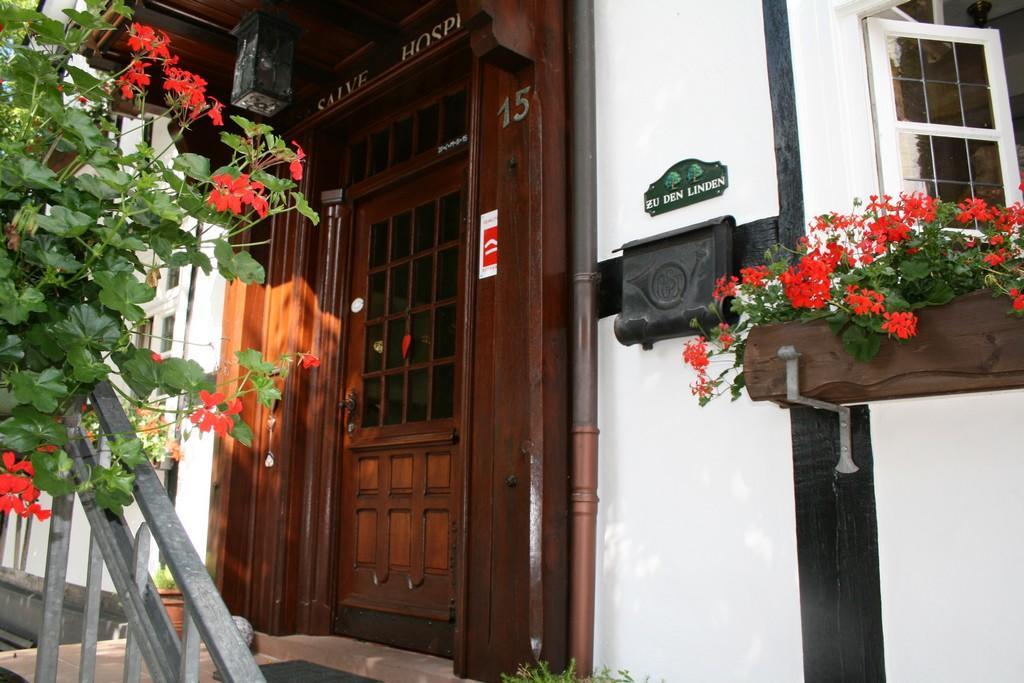 Hotel Gasthof Zu Den Linden Oberhundem Exterior photo