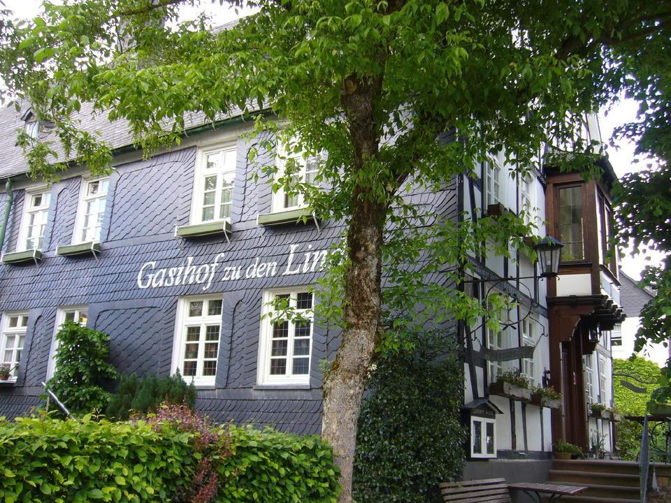 Hotel Gasthof Zu Den Linden Oberhundem Exterior photo